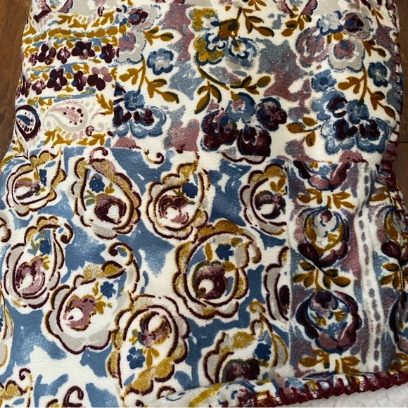 Mink and Sherpa Mixed Floral Paisley Throw Blanket NWT - Picture 3 of 8